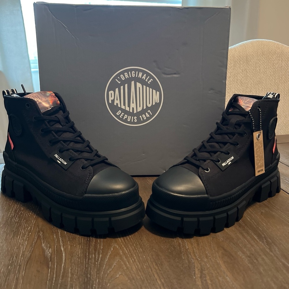 Palladium Women’s Revolt Black High-Top platform boot Size 9